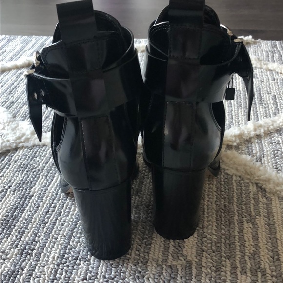 Zara patent booties with crisscross buckles - Picture 5 of 6